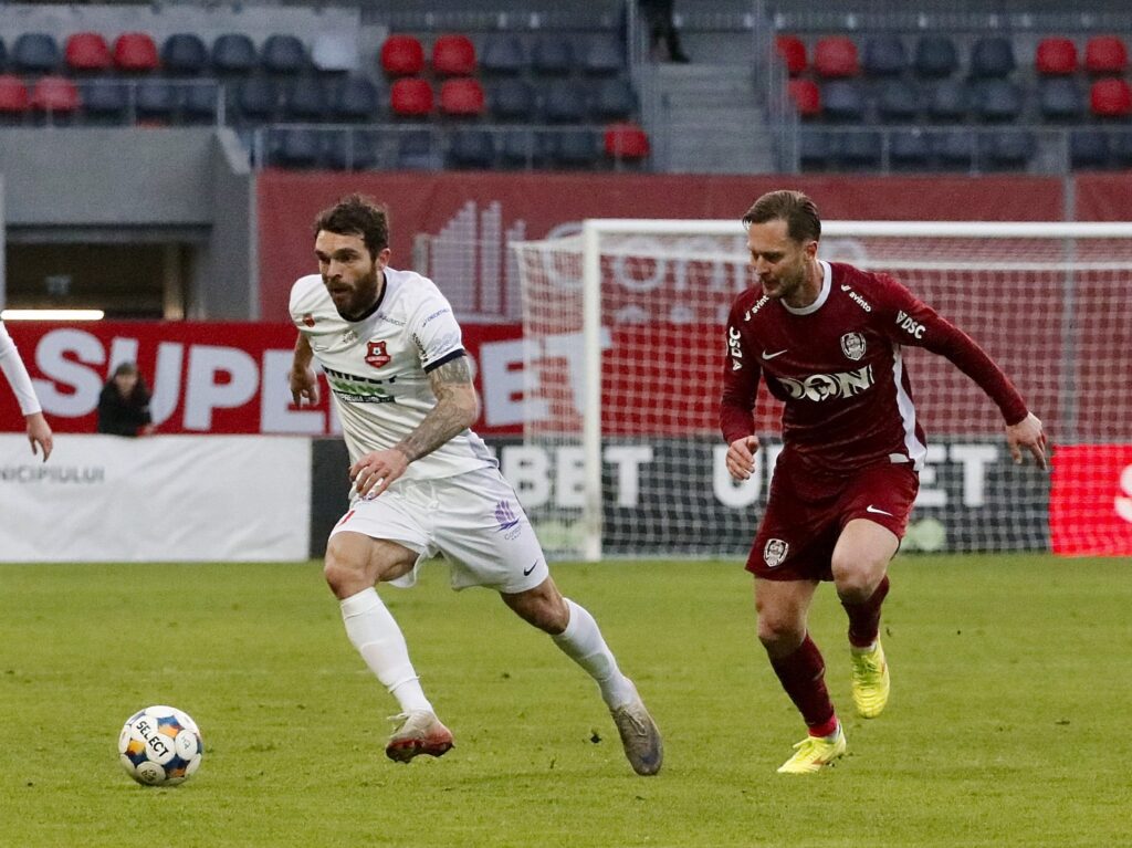 CFR Cluj câștigă la limită cu Hermannstadt, cu mari emoții în prelungiri, și urcă pe loc de play-off