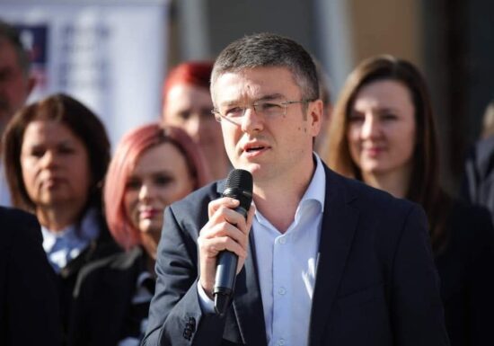 PSD acuză PNL și USR că blochează programul de relansare economică. Darău: Să fim supărați pe cei care au adâncit gaura