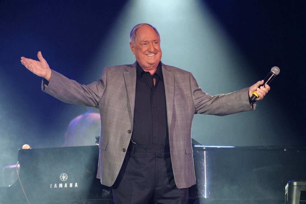 A murit Neil Sedaka, interpretul celebrei piese „Oh! Carol” și unul dintre pionierii rock’n’roll-ului