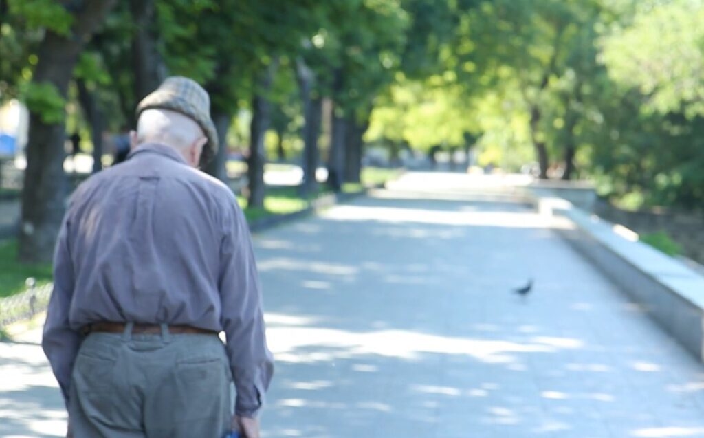 Ajutoare de Paște și Crăciun pentru pensionari cu venituri mici. Ce prevede pachetul anunțat de ministrul Muncii