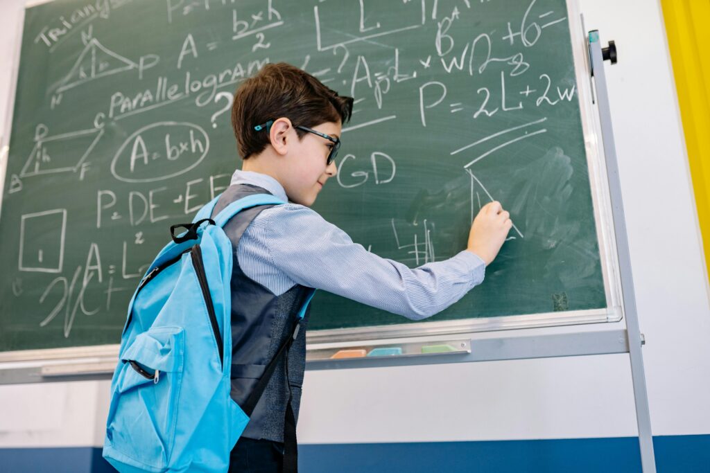 Copilul tău poate fi mai bun la matematică dacă face asta! Recomandarea oamenilor de știință – studiu