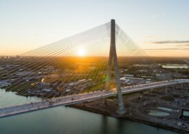 Trump își amenință vecinul din Nord cu o lovitură „îngrozitoare”: Blocarea deschiderii podului dintre SUA și Canada