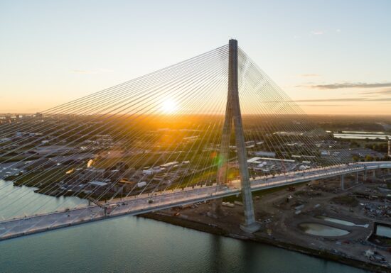 Trump își amenință vecinul din Nord cu o lovitură „îngrozitoare”: Blocarea deschiderii podului dintre SUA și Canada