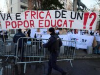 Profesorii și studenții, protest la Cotroceni și amenințări cu greva generală: Domnule președinte, ce mai faceți? (Foto&Video)