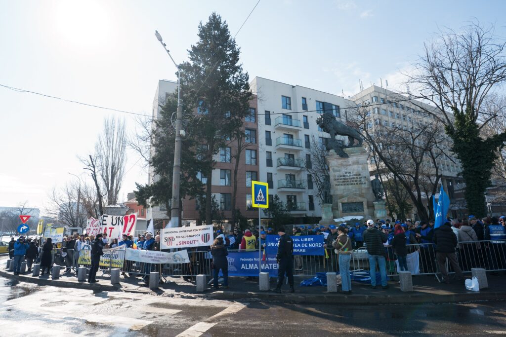 protest profesori Nicușor Dan