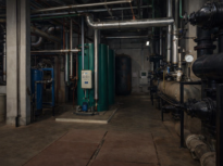 Soluția Ciucu pentru căldură în apartamente – în cel mai bun caz, abia de Paște. Oficial, Primăria Capitalei nu are calendar pentru cazanele „minune”