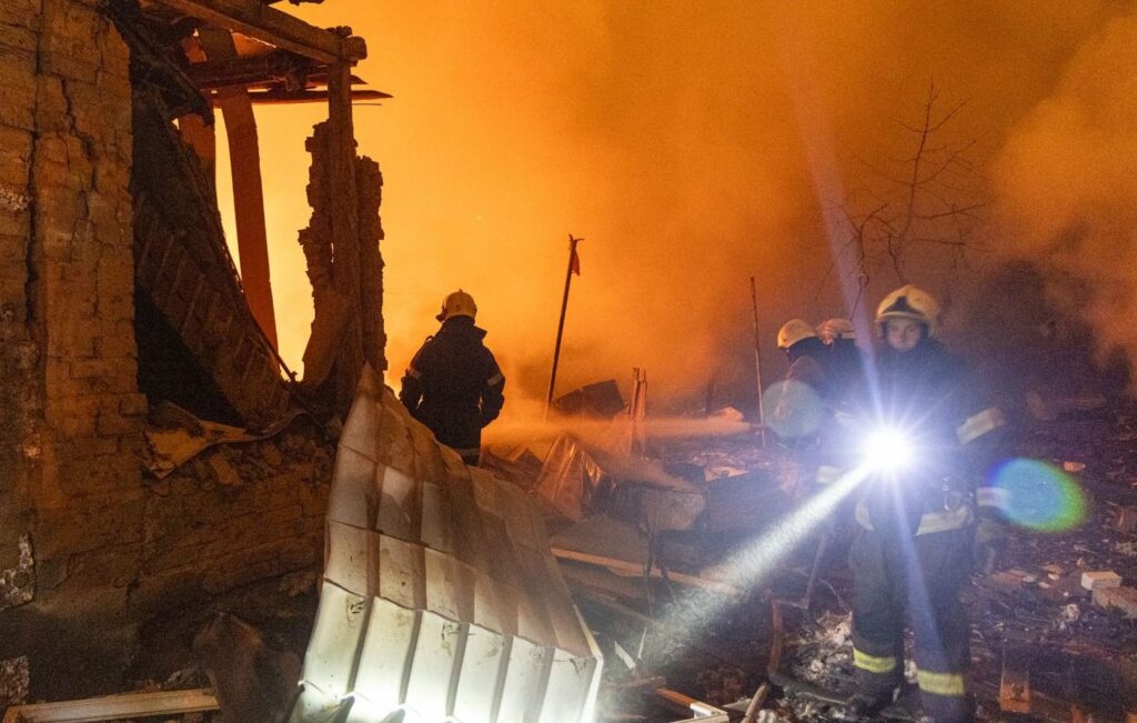 Ziua 1466 Atac masiv asupra Ucrainei. Sistem Pantsir distrus la Mariupol. Rafinărie rusă în flăcări