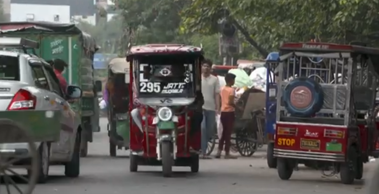 China este superputerea globală a energiei curate, dar o altă țară vine puternic din urmă... pe trei roți electrice