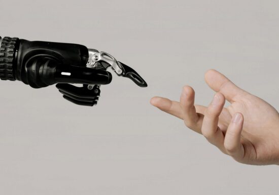 „Roboții au nevoie de corpul tău”. Site-ul pe care agenții AI închiriază oameni