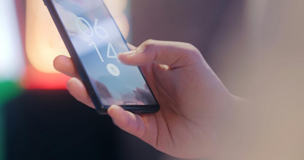 Europarlamentarii au fost lăsați fără inteligență artificială pe dispozitivele oficiale. Parlamentul a blocat funcțiile AI