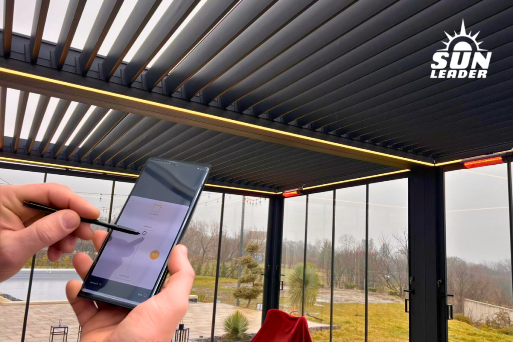 Terase Smart retractabile cu control din telefon. Cum integrezi spațiul exterior cu pergole într-o casă inteligentă