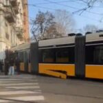 Un tramvai a deraiat și a lovit o clădire în centrul orașului Milano: un mort și aproape 40 de răniți