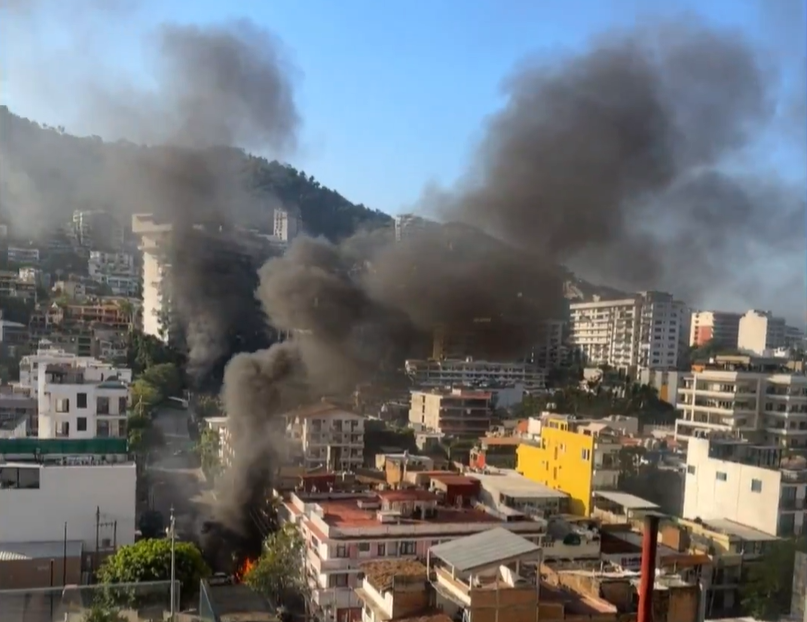 Val de violențe în Mexic după uciderea unui baron al drogurilor. Zeci de zboruri anulate, oamenilor li se cere să rămână la adăpost (Video)