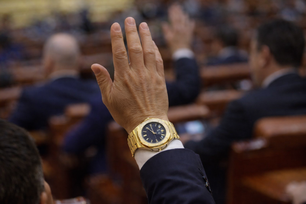 Harta luxului din Parlament – faza pe ceasuri, episodul 2: Comparație între PSD, PNL, UDMR și USR