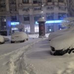 LIVE Cod roșu de ninsori și viscol: copaci căzuți, mașini avariate, zboruri anulate, școli închise (Foto & Video)