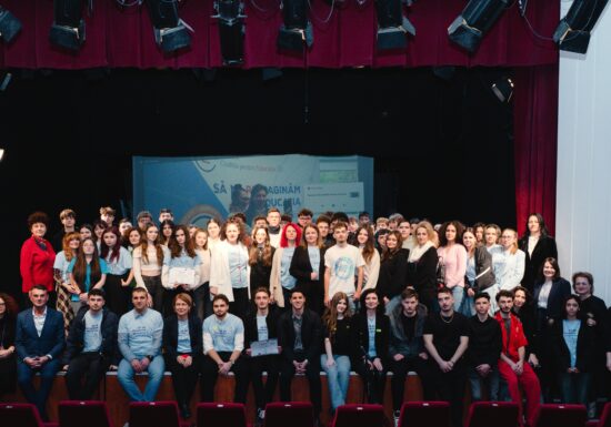 Peste 90% dintre liceeni cer spații sigure în școli și o comunicare mai bună cu profesorii. Ce soluții au găsit chiar ei pentru educație