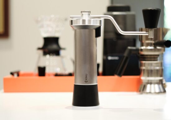 De ce o râșniță de cafea manuală schimbă complet experiența cafelei