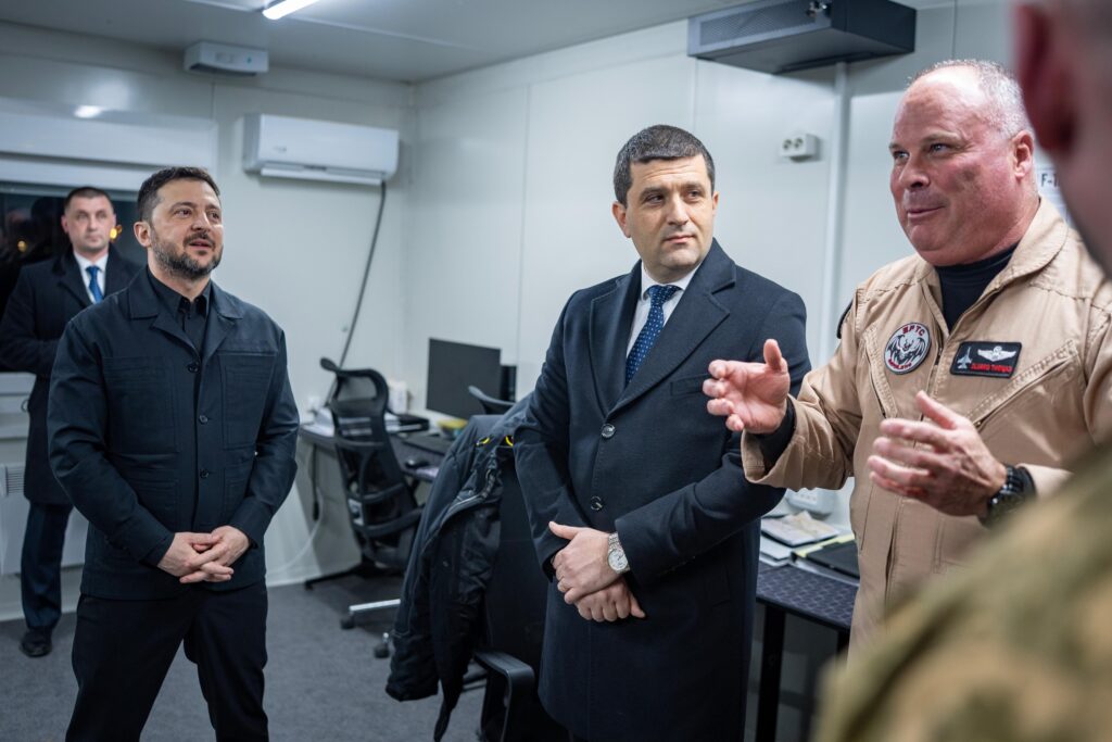 8 Ministrul apărării naționale și președintel