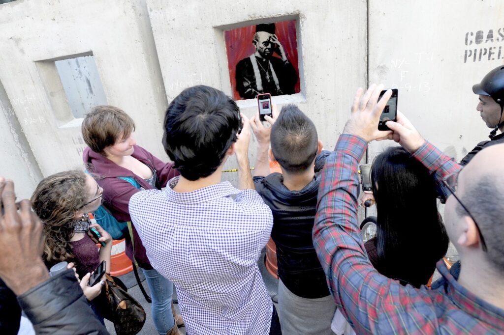 Reuters susține că a aflat cine este Banksy. Cum a aflat și merita să publice informația?