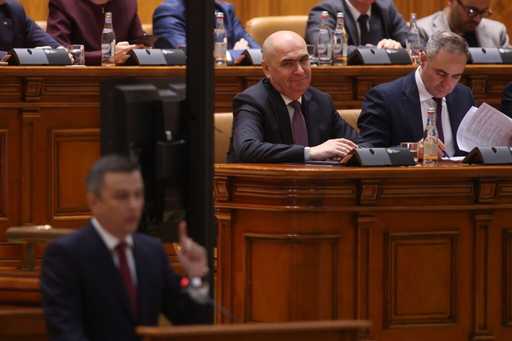 Noapte albă în Parlament pentru buget. Schimburi de replici acide între Bolojan și Grindeanu, Anamaria Gavrilă a țipat la o colegă (Video)