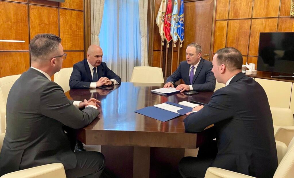 Bolojan anunță verificări pe piața carburanților și caută soluții pentru temperarea scumpirilor: „Refuz să vând soluții populiste”