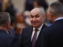 Plecarea miniștrilor PSD nu duce automat la căderea Guvernului. Ce pârghii are Bolojan pentru a rămâne în funcție