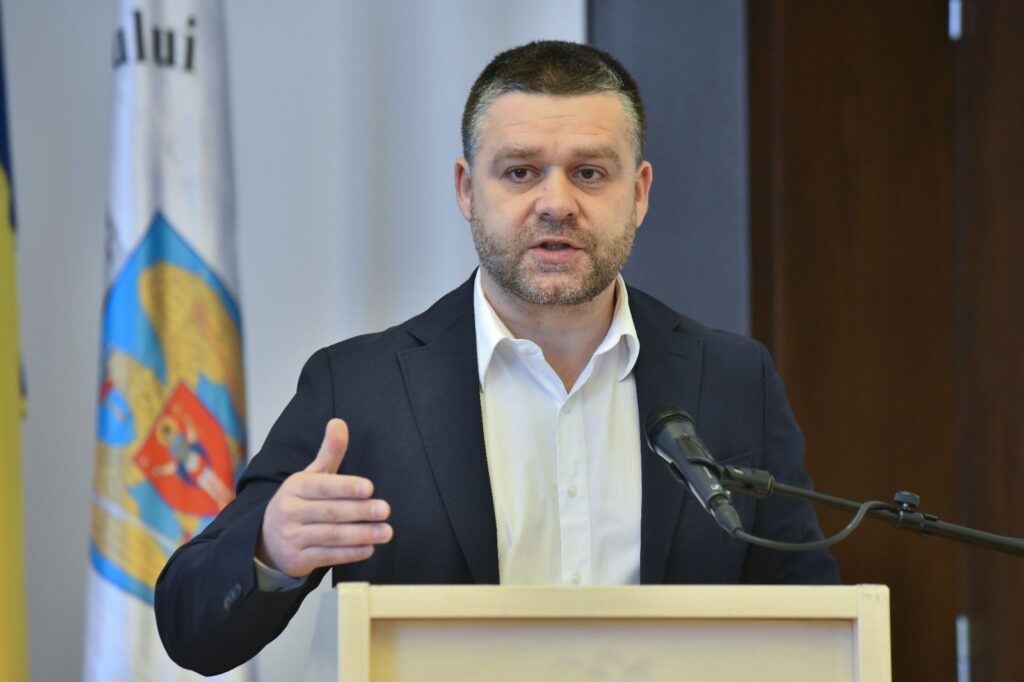 Ciucu trece la concedieri: Vor pleca sute de oameni. Rămâne pe post doar cine ia concursul (Video)