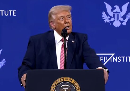 Trump, despre prințul moștenitor al Arabiei Saudite: „a ajuns să mă pupe în fund”. Declarația, în fața unor puternici investitori saudiți (Video)