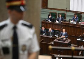 Polonia riscă să piardă 44 miliarde euro din cauza conflictului premier - președinte pe tema reînarmării