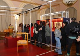 Cazinoul din Constanța a deschis două expoziții de excepție în parteneriat cu Art Safari: EA. Regina Maria și Marea și Sea Sisters. Povești la malul mării