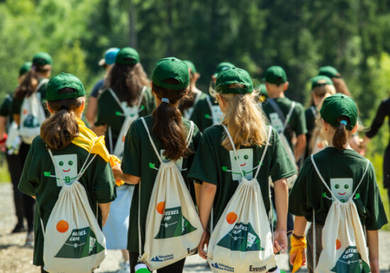 Un program național îi învață pe elevi să recunoască deșeurile electrice de mici dimensiuni și să le recicleze corect