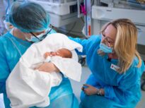 Salvați Copiii România trage un semnal de alarmă asupra importanței monitorizării sănătății mintale după naștere: Nașterile premature și spitalizarea îndelungată a nou-născutului reprezintă factori de risc