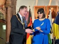 Laura Codruța Kovesi primește Premiul Leipzig Robert Blum pentru Democrație și donează banii Ucrainei