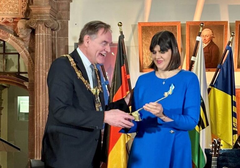 Laura Codruța Kovesi primește Premiul Leipzig Robert Blum pentru Democrație și donează banii Ucrainei