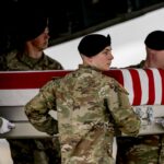 Corpurile neînsuflețite a șase militari americani au fost repatriate, fiind primele victime din rândul forțelor americane în războiul din Iran. Militarii și-au pierdut viața în urma unui atac cu rachete iraniene asupra unei baze militare a SUA din Kuweit