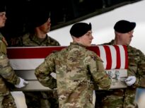 Corpurile neînsuflețite a șase militari americani au fost repatriate, fiind primele victime din rândul forțelor americane în războiul din Iran. Militarii și-au pierdut viața în urma unui atac cu rachete iraniene asupra unei baze militare a SUA din Kuweit