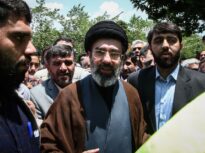 The Guardian: Numirea unui nou lider este cea mai mică dintre problemele Iranului