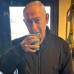 Netanyahu răspunde ironic după zvonurile din Iran că ar fi murit: „Sunt mort… după cafea” (Video)