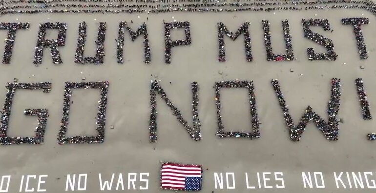 Manifestații „No Kings” în toată America împotriva lui Trump: de la marșuri uriașe în marile orașe la manifestații în localități mici (Video)