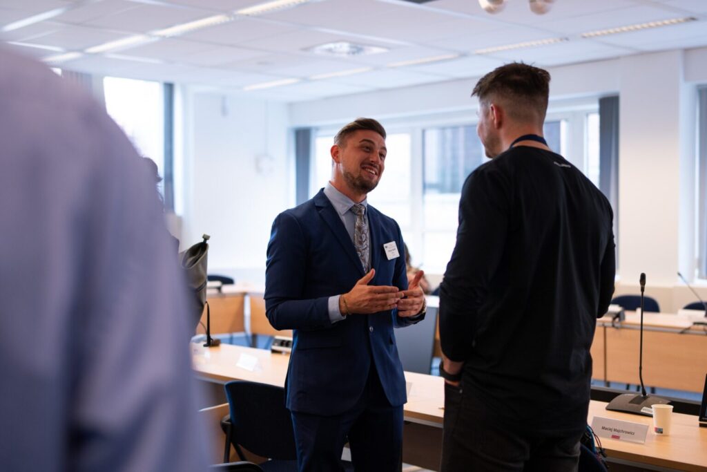 Olivian Savin dialog cu tinerii