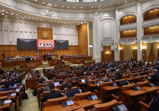 Vot final în Parlament: PSD, AUR și SOS au adoptat legea "Nu ne vindem țara". Guvernul nu mai poate vinde acțiuni la companiile și societățile de stat