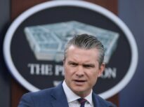 Șeful Pentagonului s-a supărat pe presă pentru că a publicat poze ”deloc flatante” cu el, așa că a interzis fotoreporterii la conferințele lui