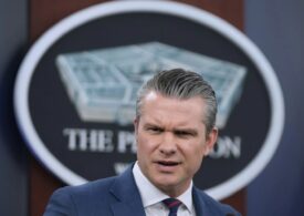 Șeful Pentagonului s-a supărat pe presă pentru că a publicat poze ”deloc flatante” cu el, așa că a interzis fotoreporterii la conferințele lui