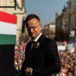 Ministrul de Externe al Ungariei recunoaște că îl sună pe Lavrov în timpul întâlnirilor UE. Și zice că e normal