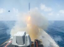 Lansarea unei rachete de către forțele militare americane asupra Iranului, de pe o navă de război