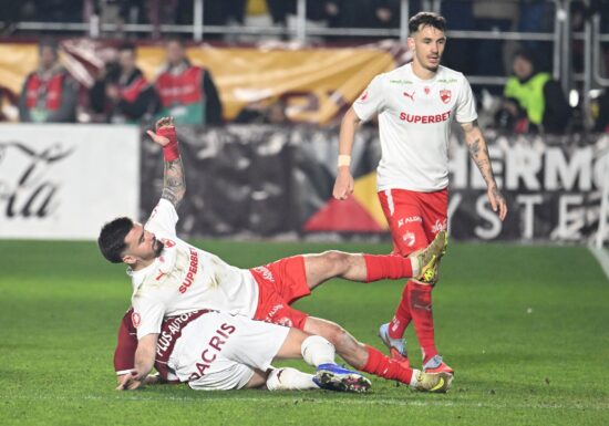 Scandalul din derbiul Rapid - Dinamo va lăsa urmări grave: „Vom cere conversația VAR și suspendarea lui Kovacs”