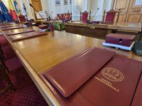 Sala în care cei 9 judecători constituționali deliberează este cea mai încăpătoare din sediul instituției