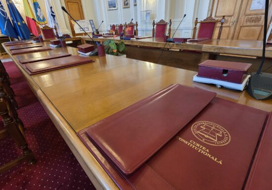 Victorie pentru Bolojan la CCR. Prima ordonanță SAFE e constituțională. Curtea a respins sesizarea extremiștilor