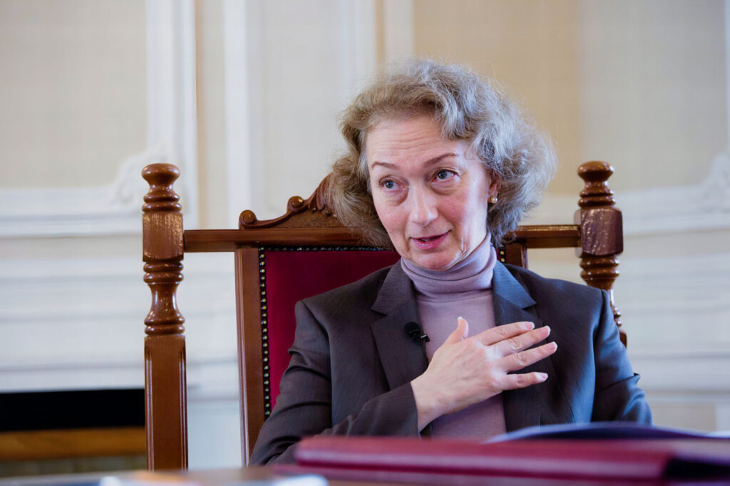 Exclusiv Simina Tănăsescu, despre anularea alegerilor, pensiile magistraților, rolurile și relațiile dintre judecătorii CCR – Interviu video