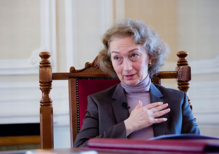 <span style="color:#990000;">Exclusiv</span> Simina Tănăsescu, despre anularea alegerilor, pensiile magistraților, rolurile și relațiile dintre judecătorii CCR - <span style="color:#990000;">Interviu video</span>